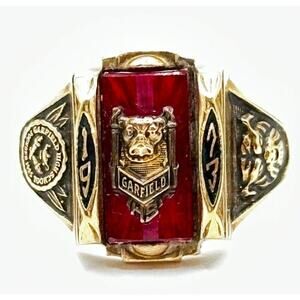 Class Ring - Retro 10k Yellow Gold RED Stone Garfield HS- 1973 Size 8